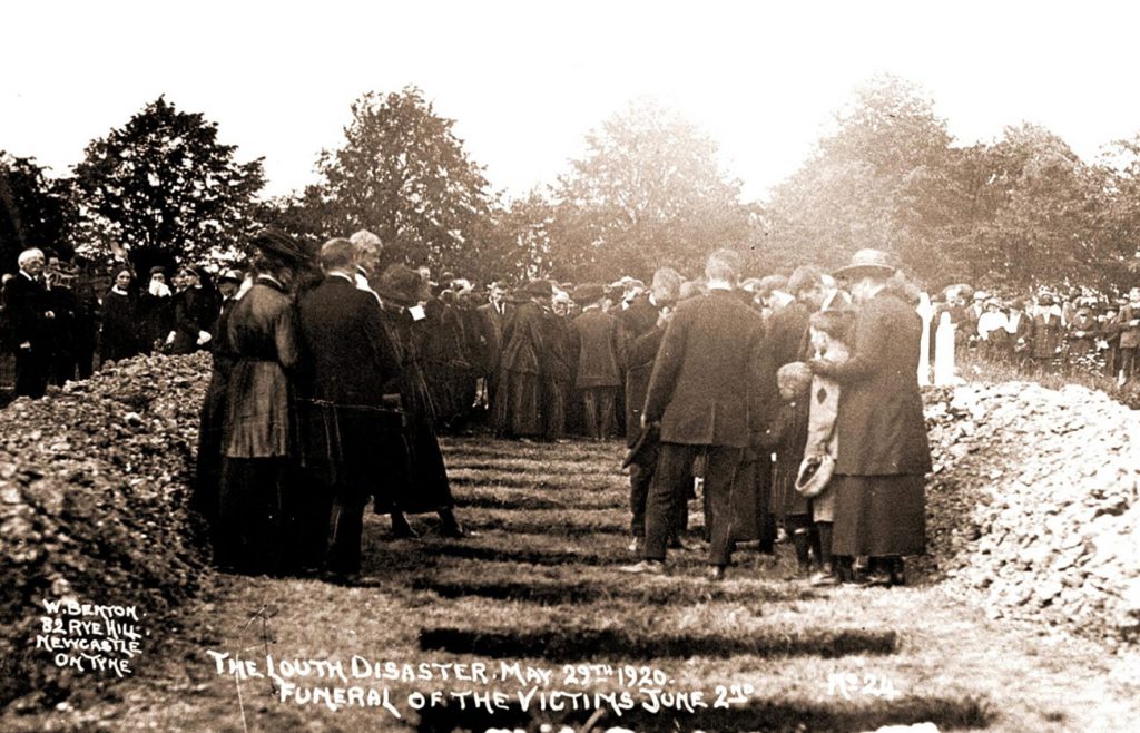 Crowds at the burials at Louth Cemetery